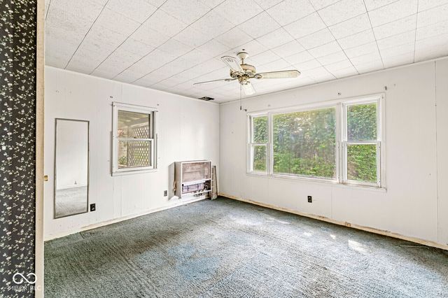 34 Crestwood Drive, Whiteland, IN 46184