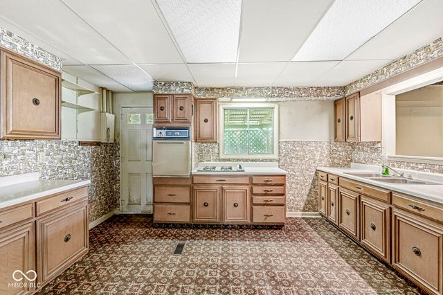 34 Crestwood Drive, Whiteland, IN 46184