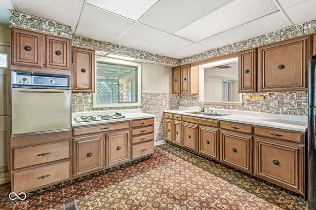 34 Crestwood Drive, Whiteland, IN 46184