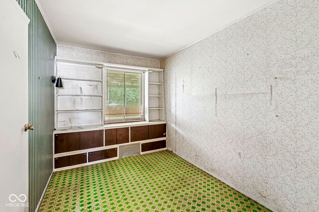 34 Crestwood Drive, Whiteland, IN 46184