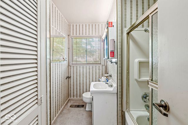 34 Crestwood Drive, Whiteland, IN 46184