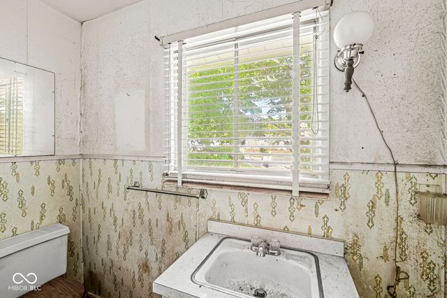 34 Crestwood Drive, Whiteland, IN 46184