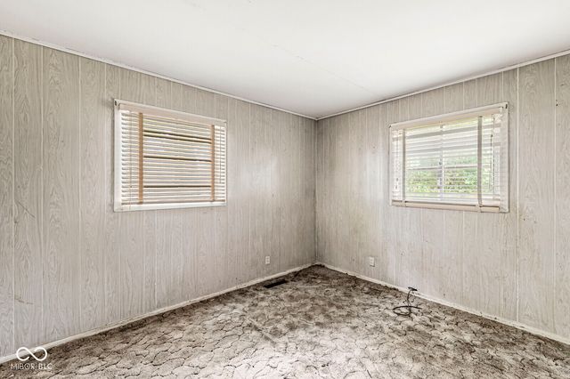 34 Crestwood Drive, Whiteland, IN 46184