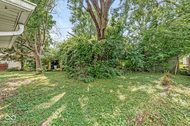 34 Crestwood Drive, Whiteland, IN 46184