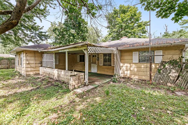 34 Crestwood Drive, Whiteland, IN 46184