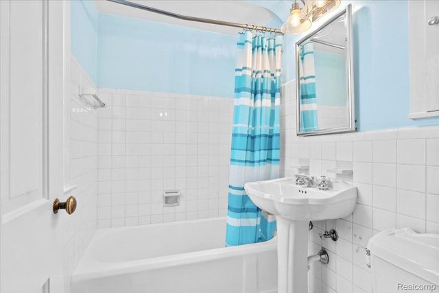 2430 Chelsea Street, Trenton, MI 48183