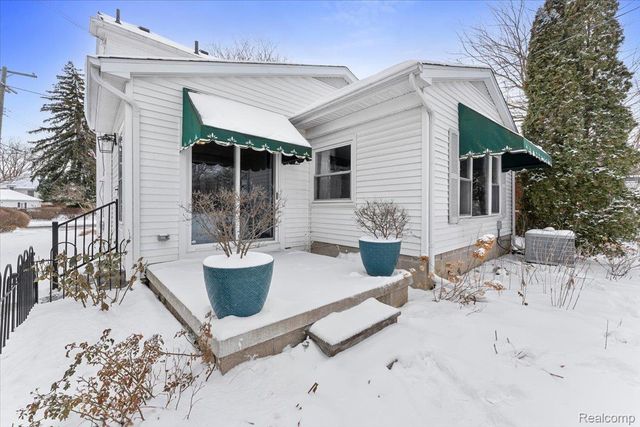 2430 Chelsea Street, Trenton, MI 48183