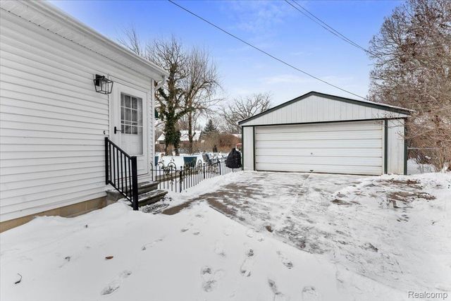 2430 Chelsea Street, Trenton, MI 48183