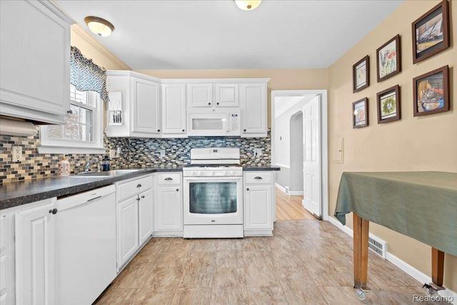 2430 Chelsea Street, Trenton, MI 48183