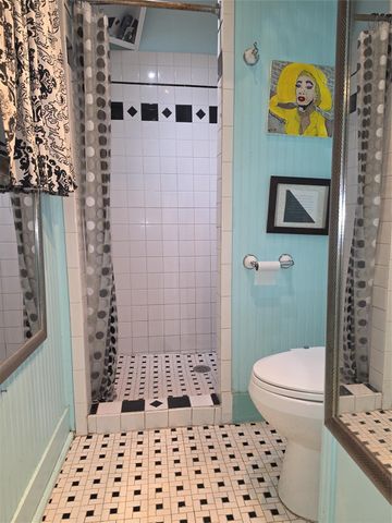 1203 Avenue L, Galveston, TX 77550