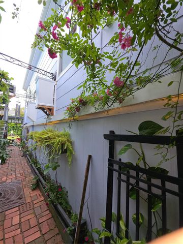 1203 Avenue L, Galveston, TX 77550