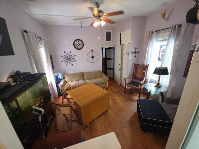 1203 Avenue L, Galveston, TX 77550
