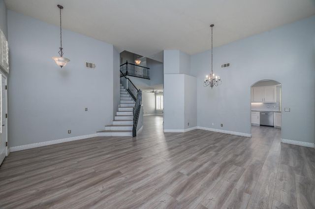 2800 Olympus Ct, Modesto, CA 95356