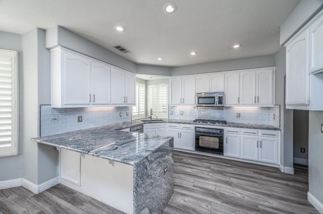 2800 Olympus Ct, Modesto, CA 95356