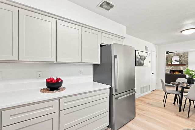 2818 Burning Rock, San Antonio, TX 78247