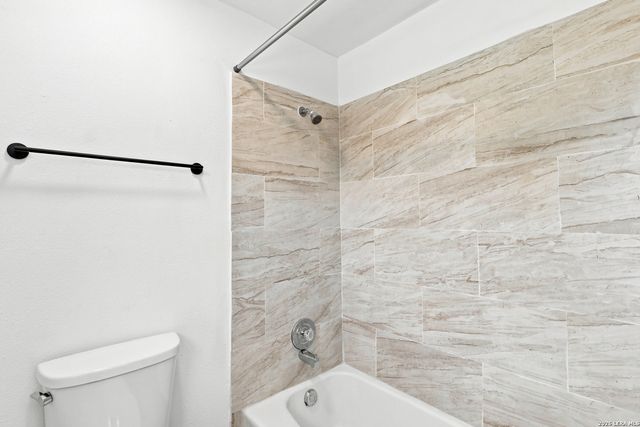 2818 Burning Rock, San Antonio, TX 78247
