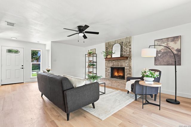 2818 Burning Rock, San Antonio, TX 78247
