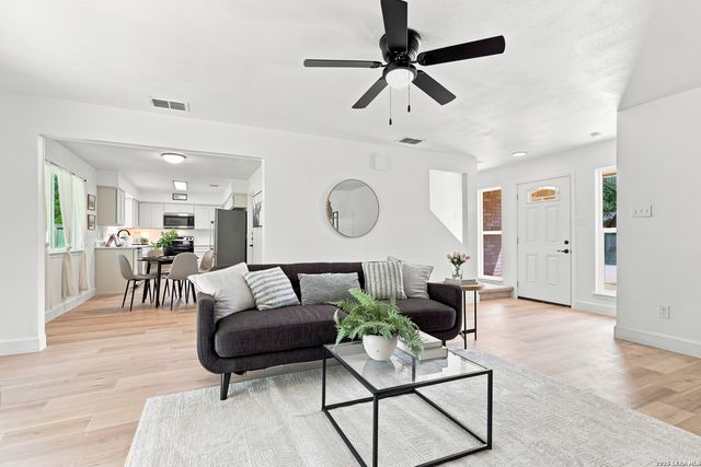 2818 Burning Rock, San Antonio, TX 78247