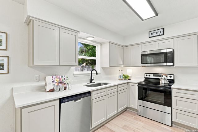 2818 Burning Rock, San Antonio, TX 78247