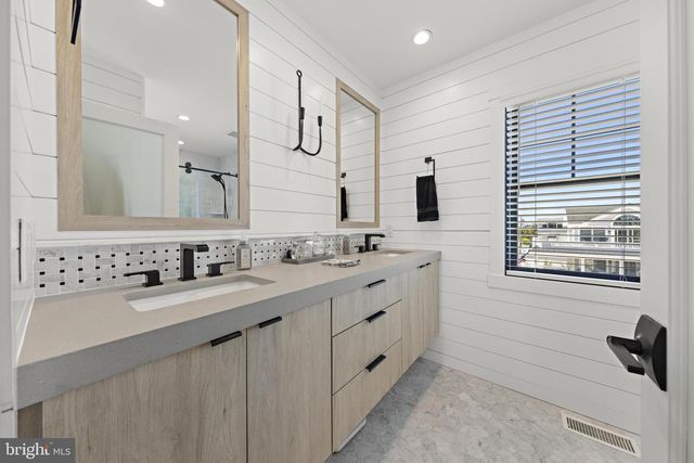 111 E TENNESSEE AVE, Long Beach Township, NJ 08008