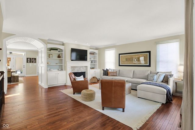 13054 Deerstyne Green Street, Carmel, IN 46032