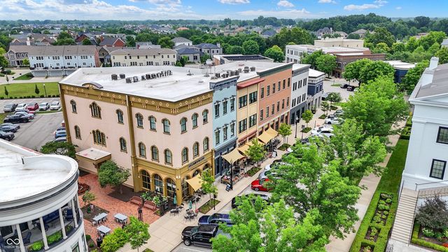 13054 Deerstyne Green Street, Carmel, IN 46032