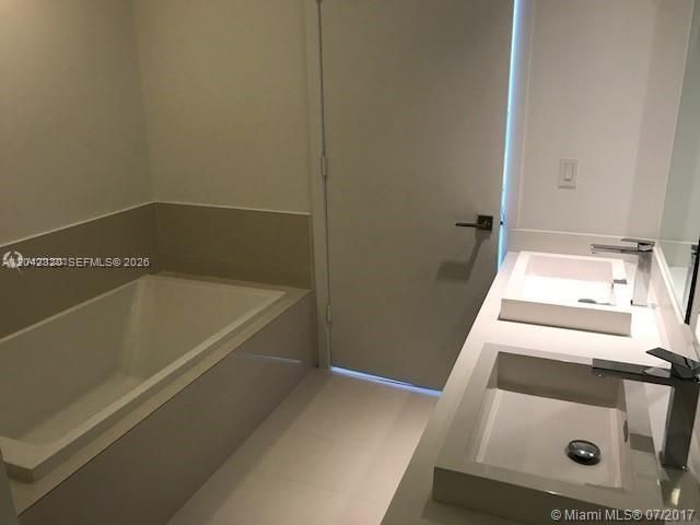 55 SW 9th St 2103, Miami, FL 33130