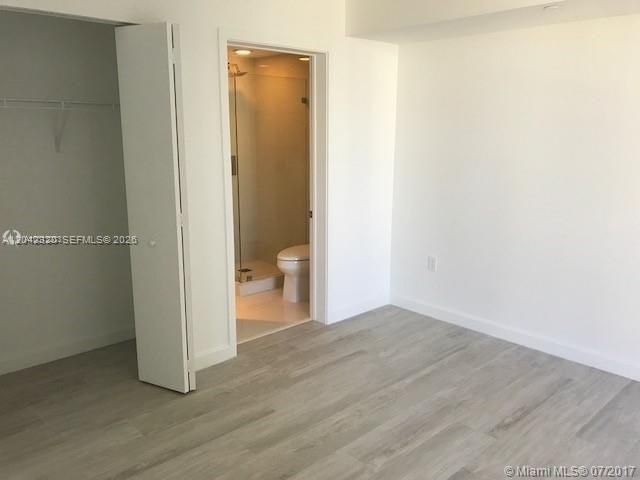 55 SW 9th St 2103, Miami, FL 33130