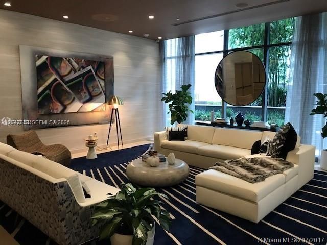 55 SW 9th St 2103, Miami, FL 33130