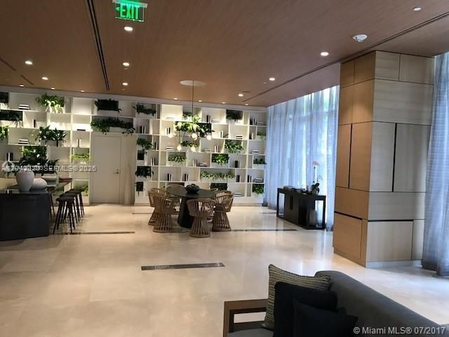 55 SW 9th St 2103, Miami, FL 33130