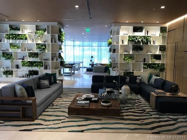 55 SW 9th St 2103, Miami, FL 33130