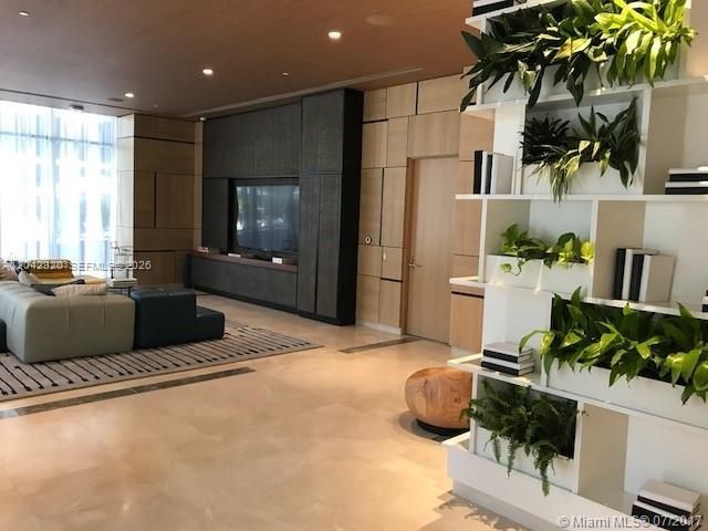55 SW 9th St 2103, Miami, FL 33130