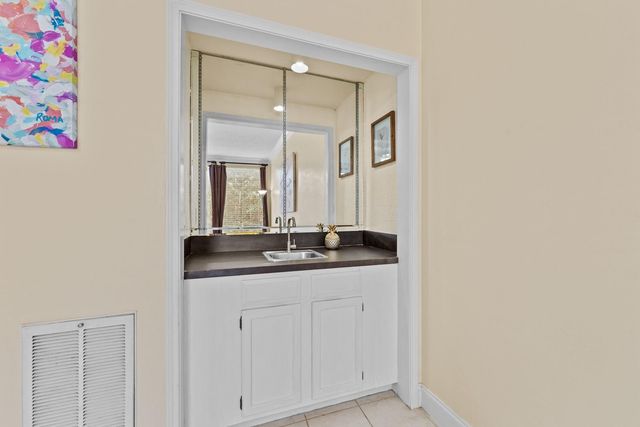 1112 Bering Drive 66, Houston, TX 77057