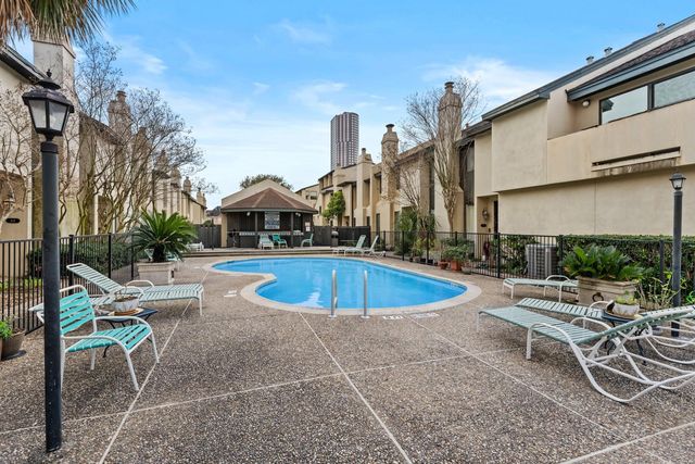 1112 Bering Drive 66, Houston, TX 77057