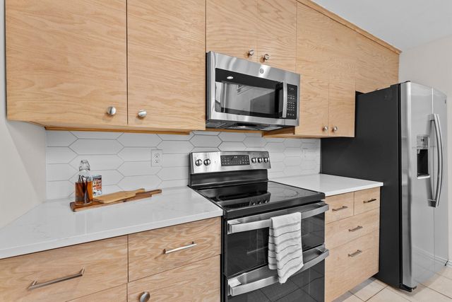 1112 Bering Drive 66, Houston, TX 77057