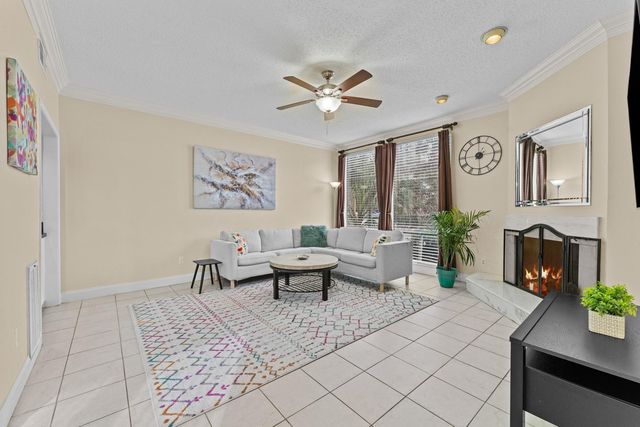 1112 Bering Drive 66, Houston, TX 77057