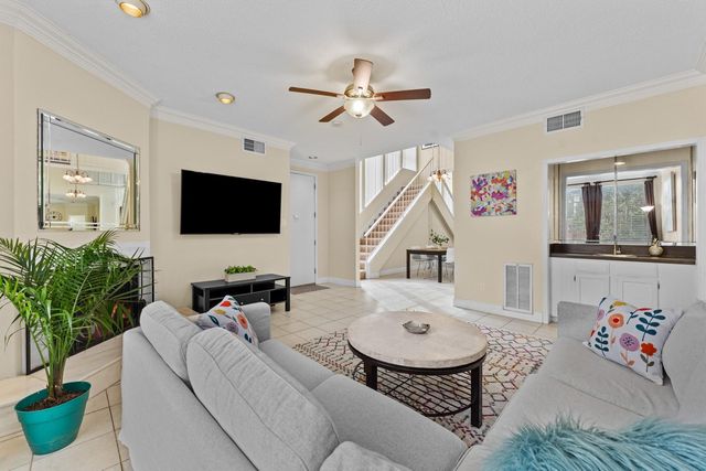 1112 Bering Drive 66, Houston, TX 77057