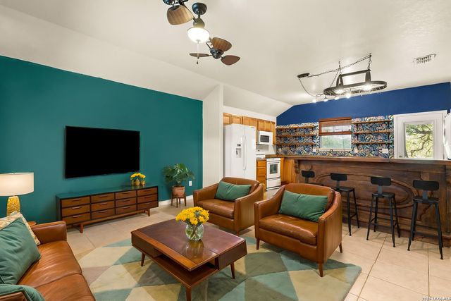 323 Lexington Pass, Canyon Lake, TX 78133