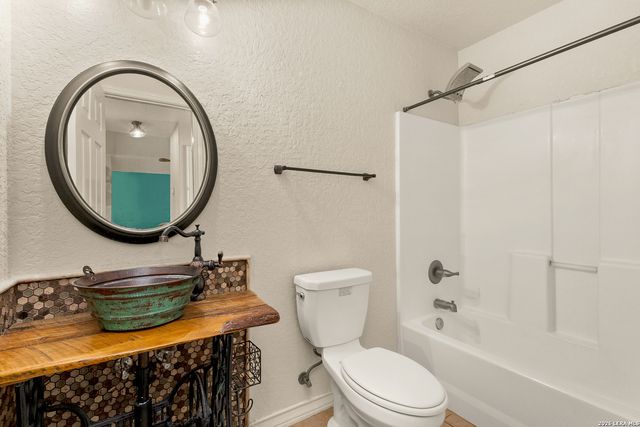 323 Lexington Pass, Canyon Lake, TX 78133