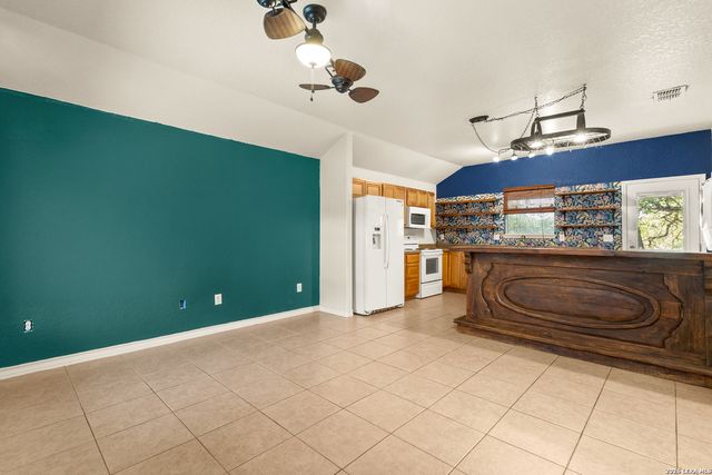 323 Lexington Pass, Canyon Lake, TX 78133