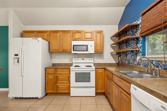323 Lexington Pass, Canyon Lake, TX 78133