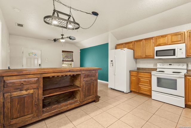 323 Lexington Pass, Canyon Lake, TX 78133