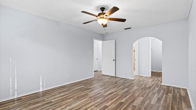 209 CRYSTAL CYN, Universal City, TX 78148