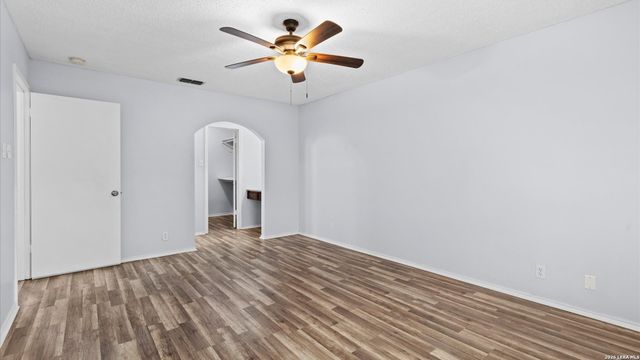 209 CRYSTAL CYN, Universal City, TX 78148