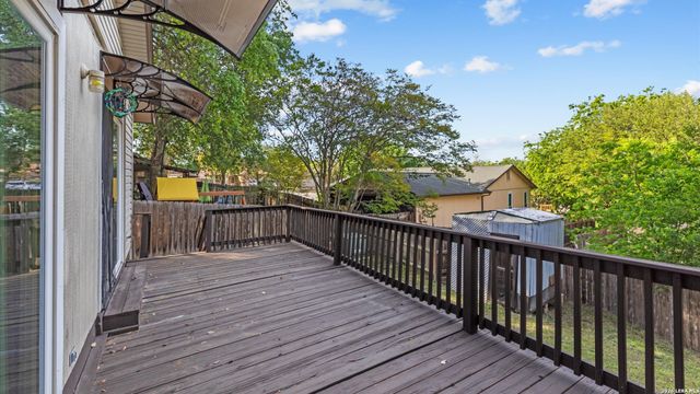 209 CRYSTAL CYN, Universal City, TX 78148