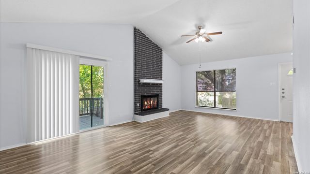 209 CRYSTAL CYN, Universal City, TX 78148