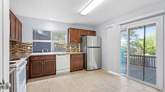 209 CRYSTAL CYN, Universal City, TX 78148