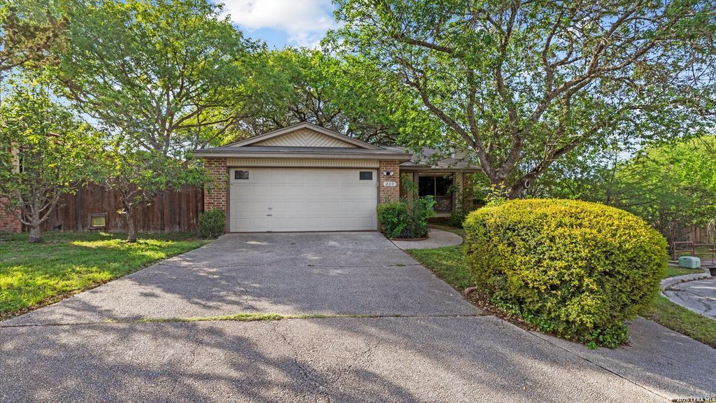 209 CRYSTAL CYN, Universal City, TX 78148