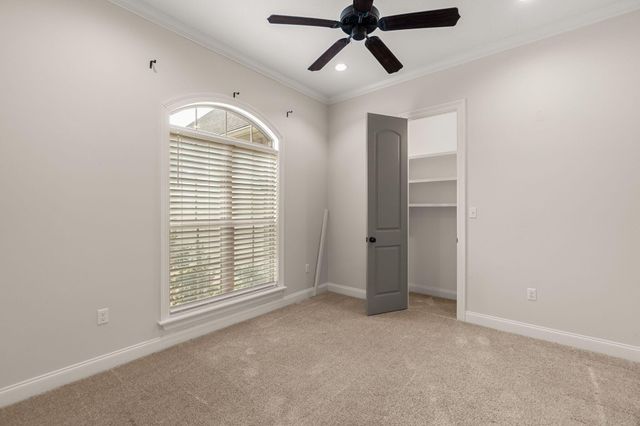 23 E Yellowstone, Hattiesburg, MS 39402