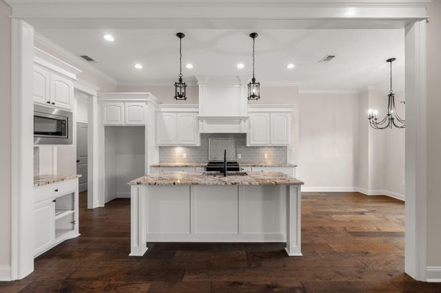 23 E Yellowstone, Hattiesburg, MS 39402